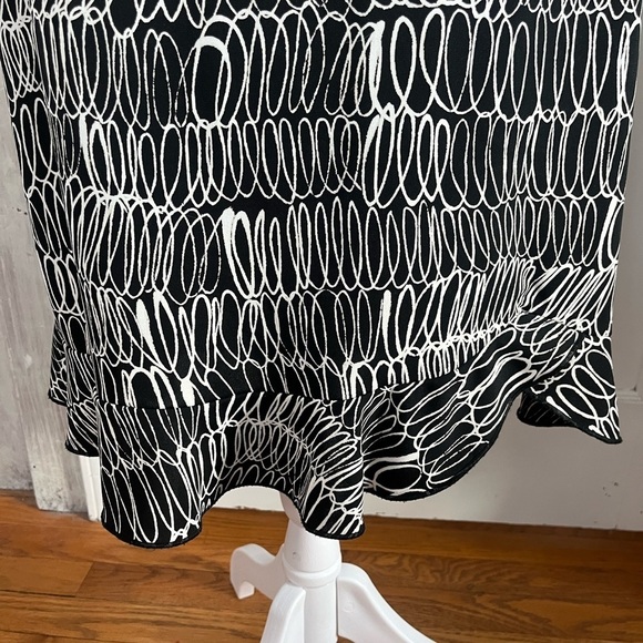 VTG Y2K Chic Black and White Patterned midi thin strap babydoll ruffle d… - Picture 3 of 9